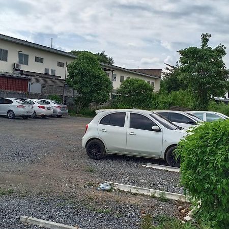 Ban Lam Phak Kutโสดาอพาร์ทเม้นท์​アパートメント エクステリア 写真