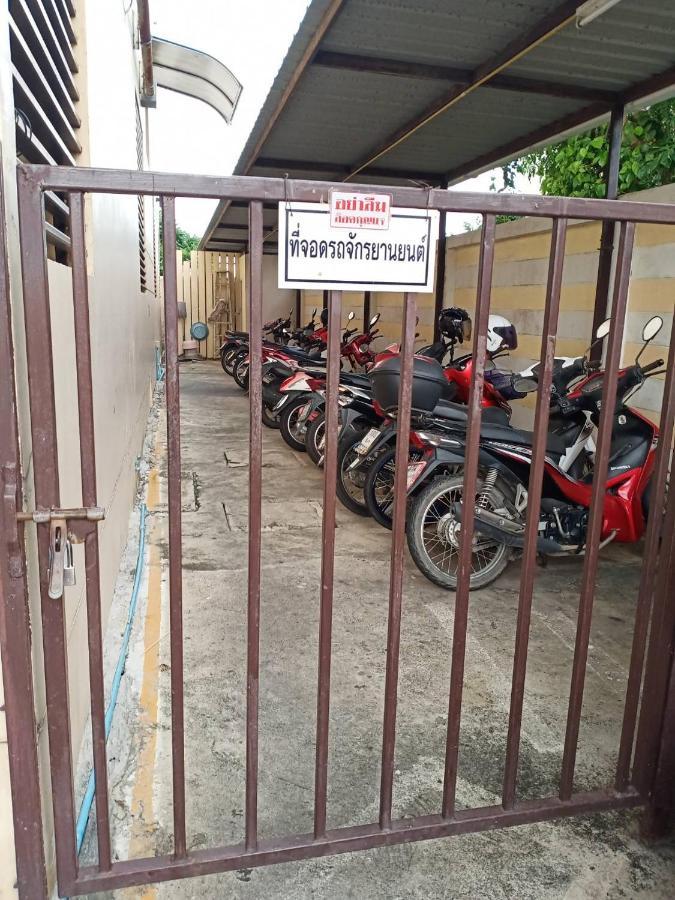 Ban Lam Phak Kutโสดาอพาร์ทเม้นท์​アパートメント エクステリア 写真